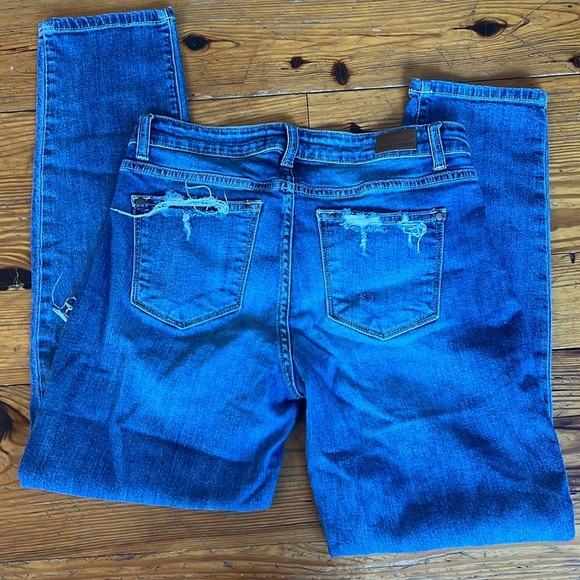 Judy Blue Boyfriend Fit Distressed Cropped Jeans - Picture 6 of 6